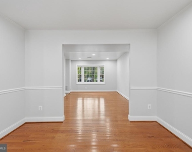 8312 Moline Place - Photo Thumbnail 9