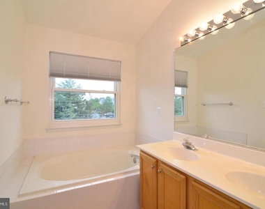 2516 Isham Randolph Drive - Photo Thumbnail 24