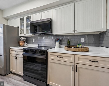 9899 Hagel Circle - Photo Thumbnail 13