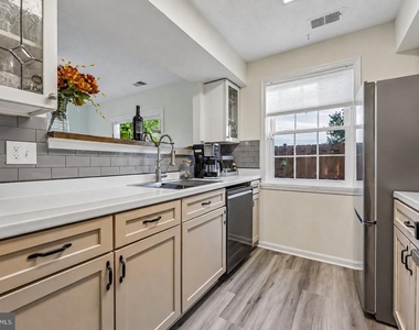 9899 Hagel Circle - Photo Thumbnail 15