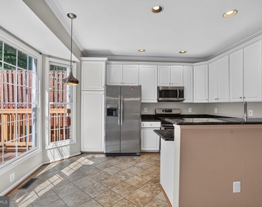 6638 Frost Lake Lane - Photo Thumbnail 8