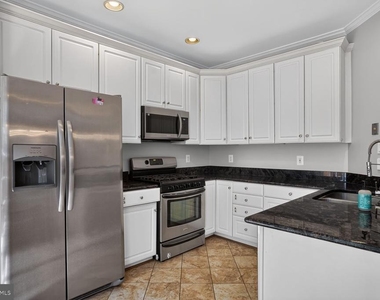 6638 Frost Lake Lane - Photo Thumbnail 9