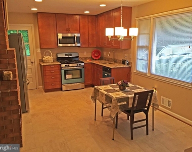 5618 Inverchapel Road - Photo Thumbnail 5