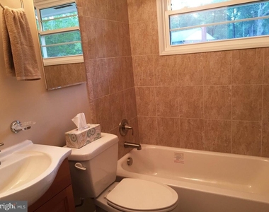 5618 Inverchapel Road - Photo Thumbnail 6