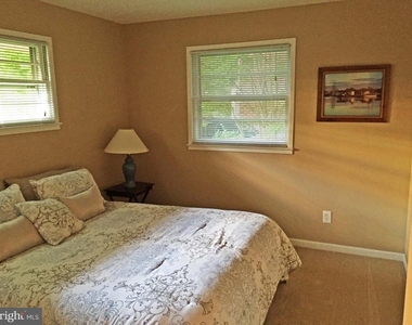 5618 Inverchapel Road - Photo Thumbnail 7