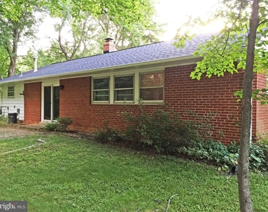 5618 Inverchapel Road - Photo Thumbnail 11