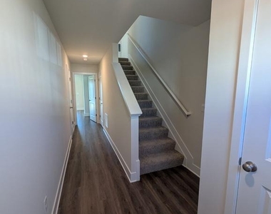 180 Sioux Loop - Photo Thumbnail 1