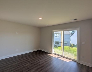180 Sioux Loop - Photo Thumbnail 3