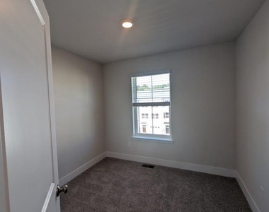 180 Sioux Loop - Photo Thumbnail 20