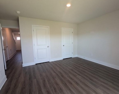 180 Sioux Loop - Photo Thumbnail 4