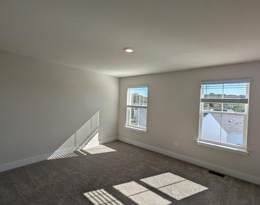 180 Sioux Loop - Photo Thumbnail 12