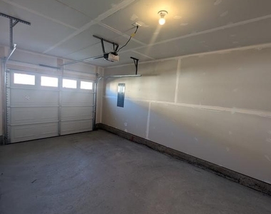 180 Sioux Loop - Photo Thumbnail 2