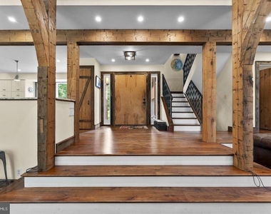 7923 Cub Drive - Photo Thumbnail 6