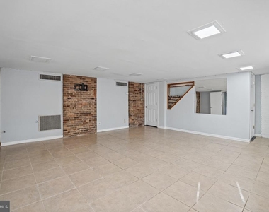 1122 Caroline Street - Photo Thumbnail 7