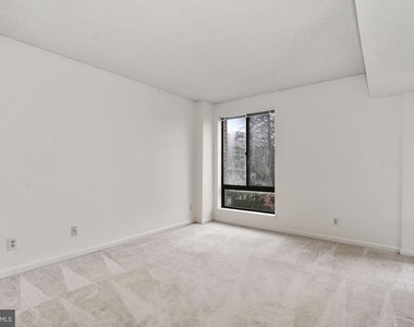 803 N Howard Street - Photo Thumbnail 4