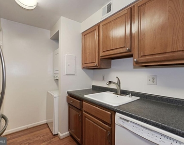 803 N Howard Street - Photo Thumbnail 17