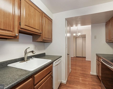 803 N Howard Street - Photo Thumbnail 18