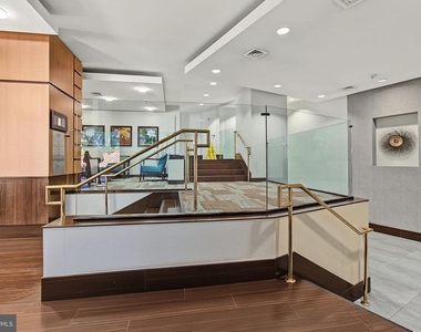 307 Yoakum Parkway - Photo Thumbnail 21