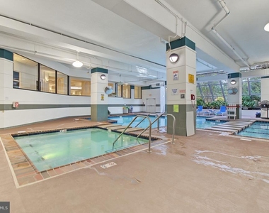 307 Yoakum Parkway - Photo Thumbnail 24