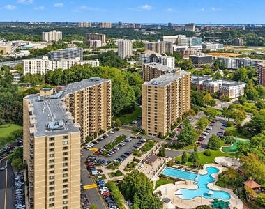 307 Yoakum Parkway - Photo Thumbnail 43