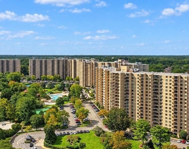 307 Yoakum Parkway - Photo Thumbnail 44