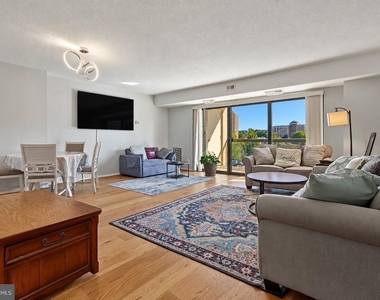 307 Yoakum Parkway - Photo Thumbnail 3