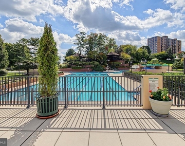 307 Yoakum Parkway - Photo Thumbnail 38