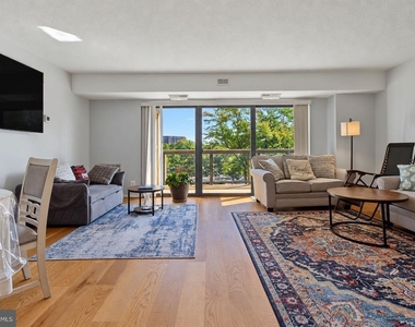 307 Yoakum Parkway - Photo Thumbnail 4