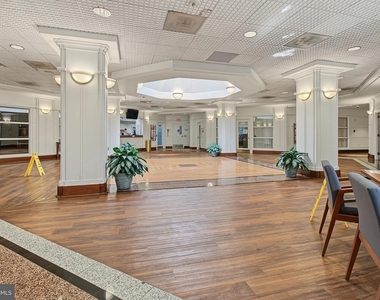 307 Yoakum Parkway - Photo Thumbnail 33