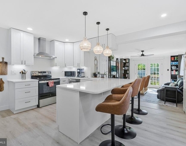 327 Ashby Street - Photo Thumbnail 9