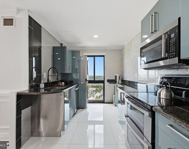 250 S Reynolds Street - Photo Thumbnail 8