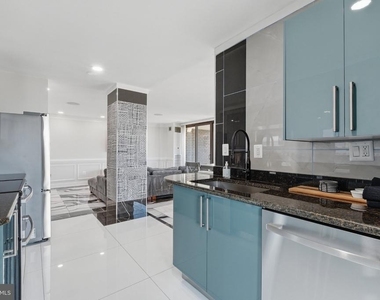 250 S Reynolds Street - Photo Thumbnail 12