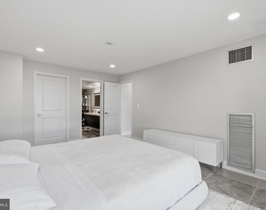250 S Reynolds Street - Photo Thumbnail 21