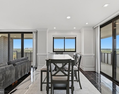 250 S Reynolds Street - Photo Thumbnail 6