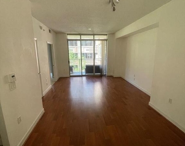 820 N Pollard Street - Photo Thumbnail 3