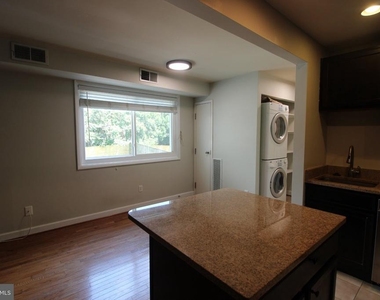 1221 N Quinn Street - Photo Thumbnail 4