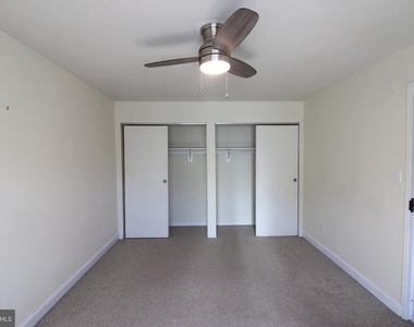 1221 N Quinn Street - Photo Thumbnail 12