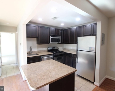 1221 N Quinn Street - Photo Thumbnail 9