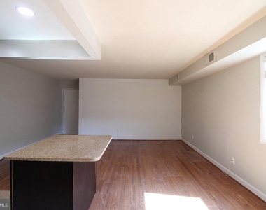1221 N Quinn Street - Photo Thumbnail 15