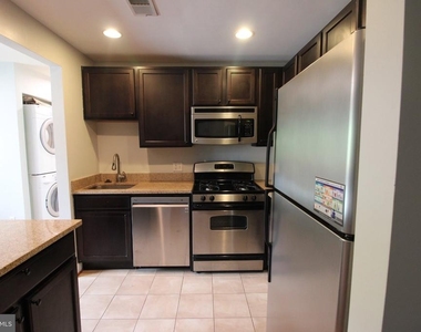 1221 N Quinn Street - Photo Thumbnail 3