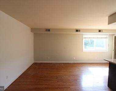 1221 N Quinn Street - Photo Thumbnail 6