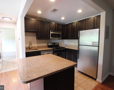 1221 N Quinn Street - Photo Thumbnail 2