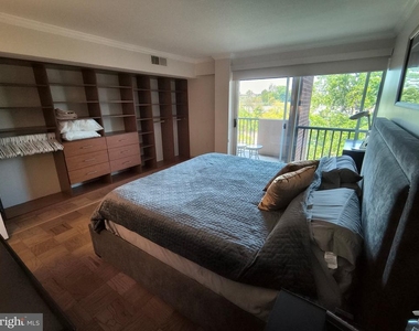 1300 Army Navy Drive - Photo Thumbnail 3