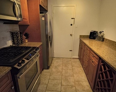 1300 Army Navy Drive - Photo Thumbnail 9