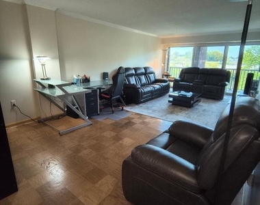 1300 Army Navy Drive - Photo Thumbnail 12