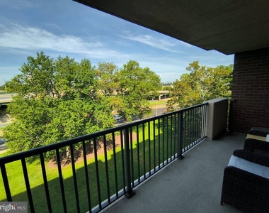 1300 Army Navy Drive - Photo Thumbnail 5