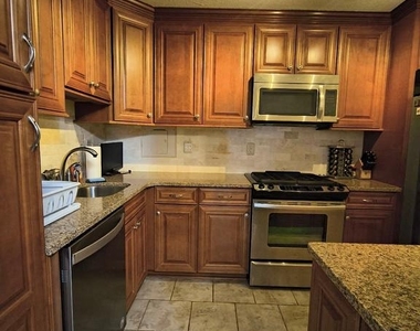 1300 Army Navy Drive - Photo Thumbnail 6