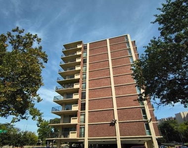 1300 Army Navy Drive - Photo Thumbnail 21
