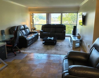 1300 Army Navy Drive - Photo Thumbnail 13