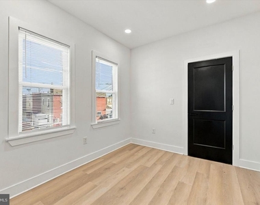 5912 Locust Street - Photo Thumbnail 7